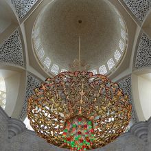 ドームやシャンデリアの造りも見てみましょう。