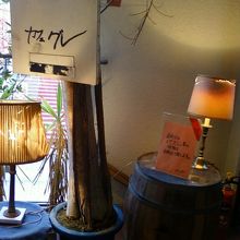 お店の入り口そばです。