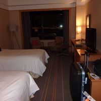 広めの部屋でサイゴン川に面した窓の部屋です