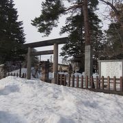 鷹山公を祀っています