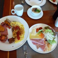 朝食は生野菜もあり種類も豊富でした