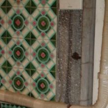 昔の銭湯のタイル。この色使い。可愛すぎるでしょ。