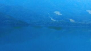 静かな湖です。