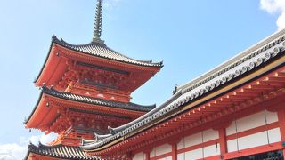 清水の舞台は飛び降りられそうにありません。