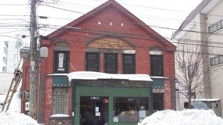 レトロな赤レンガの建物