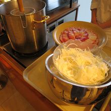 こちらは”鰤のしゃぶしゃぶ”のライブキッチン