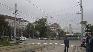 トラム駅がある