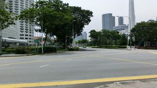 第2次世界大戦で犠牲になった方々の記念碑があります