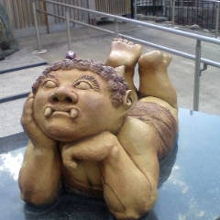 鬼怒子の像が目印