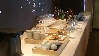 羽田の国際線JALラウンジ