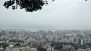 展望台からは桜島と鹿児島が一望