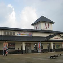 「物産館ことうら」の全景