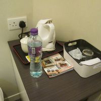 歯ブラシなし。お水が1本あり。