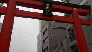 寄席発祥の地の石碑があります