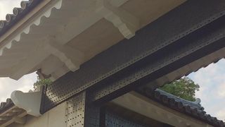 大阪城のたくさんある門の中でも大きいものです。