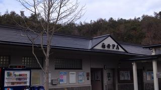 トイレのみ、自販機はあり。