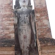 立っている仏像