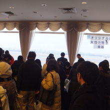 押すな押すなの食器コーナー