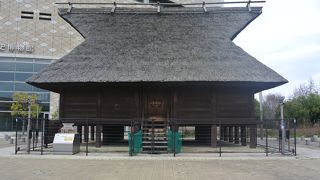 昔は海に臨む高台だった。