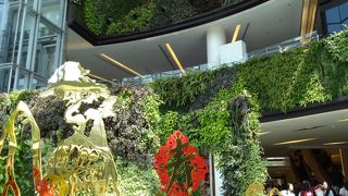 地下のスーパーとフードコートが便利