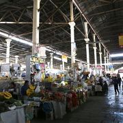 クスコの生活を体感できる大きな市場。