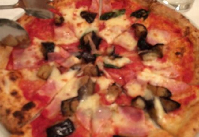 ピザは、店内で焼いているので、出来立てを食べる事ができます。また、パスタもボリューム満点のパスタで、大勢でのパーティメニューがおすすめです。