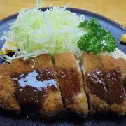 肉厚でじっくりと豚肉のうまさを味わうといった本格派タイプ