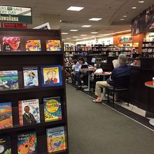 本やさんにスタバ