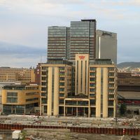 トーンホテル正面 周りが工事中