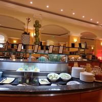 朝食のビュッフェ。