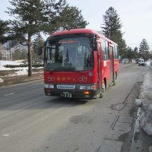 赤いボディ。ちょっと小ぶりなので小回りがききそう。