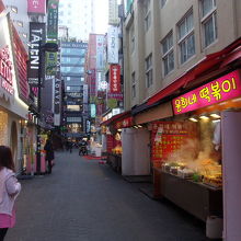 店舗付近の通りの様子