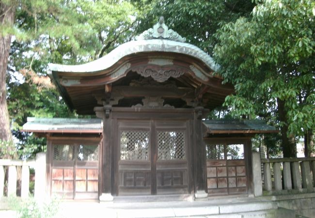 “称念寺”というお寺の境内にあります