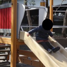 公園のすべり台