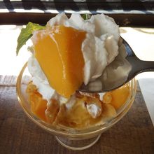 マンゴーパフェ