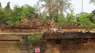 優美なデバター達が沢山見られる場所です。