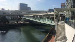 横浜ベイクォーターへの通路
