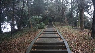 中大兄皇子が母斉明天皇の喪に服したとされる伝説の地