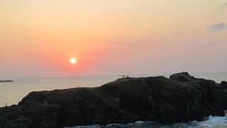 赤い夕日を見るならここ