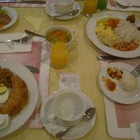 朝食のビュッフェです。結構いろいろあっておいしかった