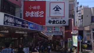 温泉街の商店街
