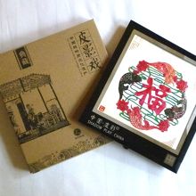 剪紙（切り絵）を土産に買いました