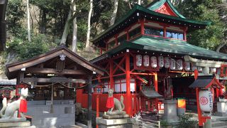 色鮮やかな神社です