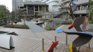 喫煙者なら外の空気吸って、ココで・・・