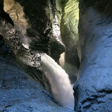 滝を侮ってはいけません。すごい迫力です！