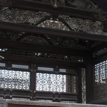 勅使門の彫刻の素晴らしいこと…