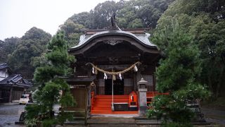 奥には斉明天皇を葬った陵墓