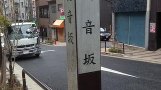 坂の多い場所だから、昔の風情が偲ばれます。