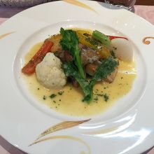 鯛のポアレ。バターベースのソースが美味♪