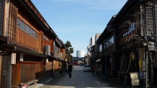 先にひがし茶屋街に行くと・・・